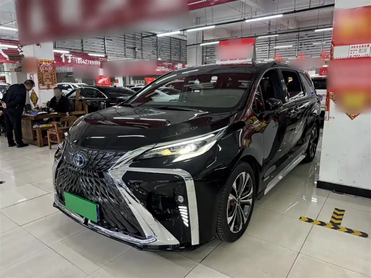 TOYOTA GRANVIA  2024