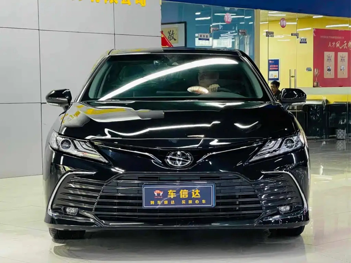 TOYOTA CAMRY