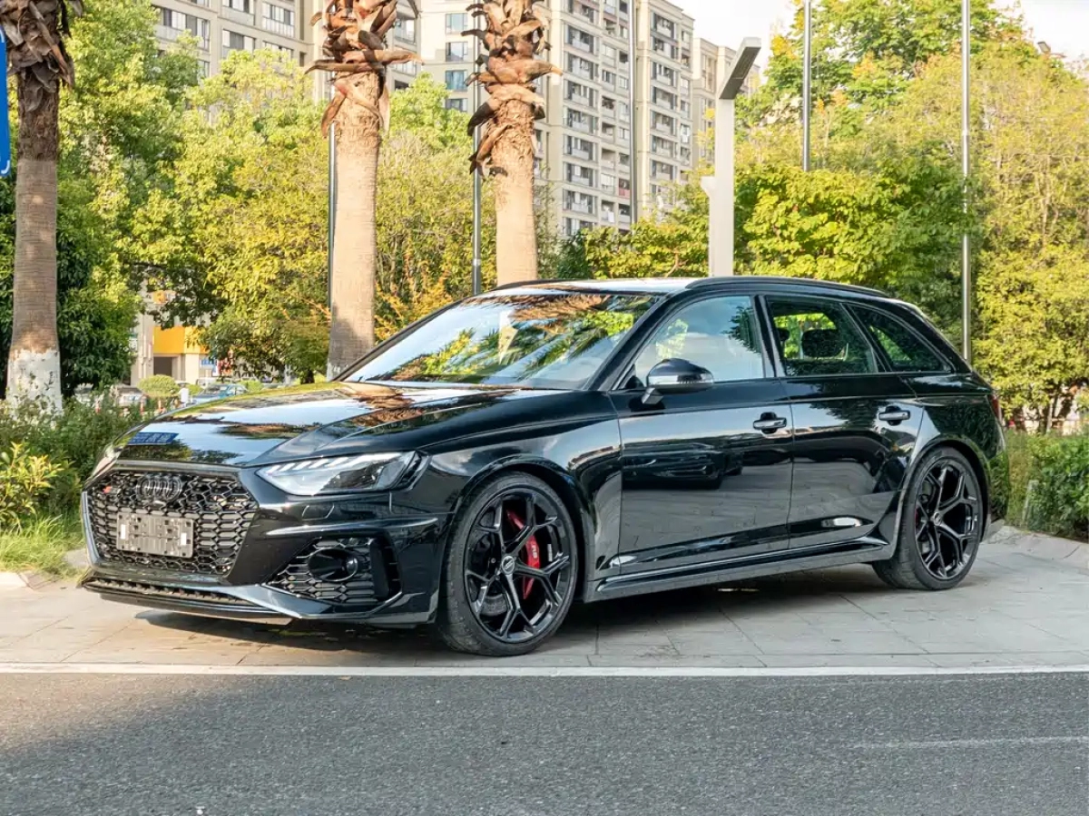AUDI RS 4