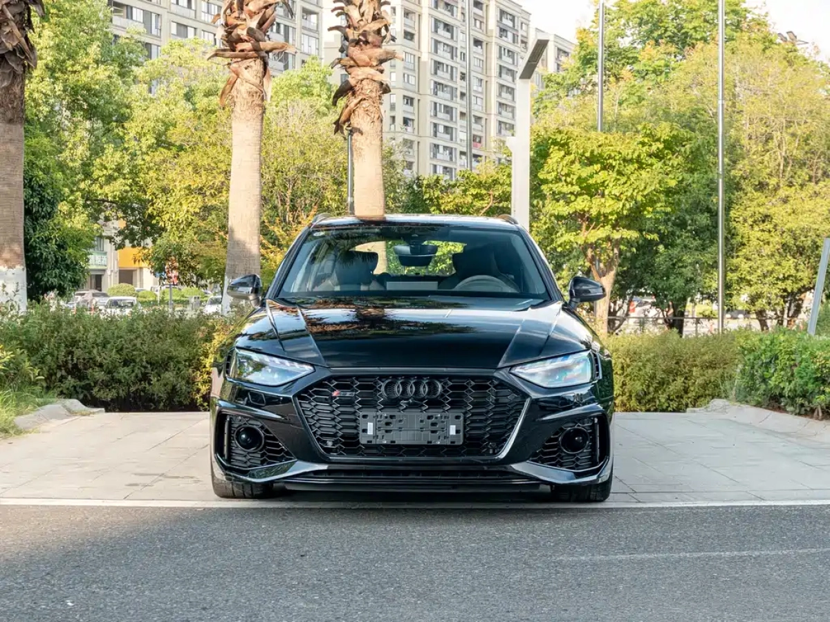 AUDI RS 4