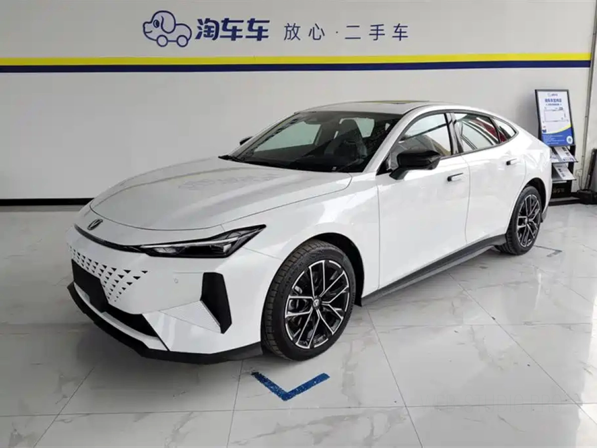 CHANGAN UNI-V SMART IDD  2025