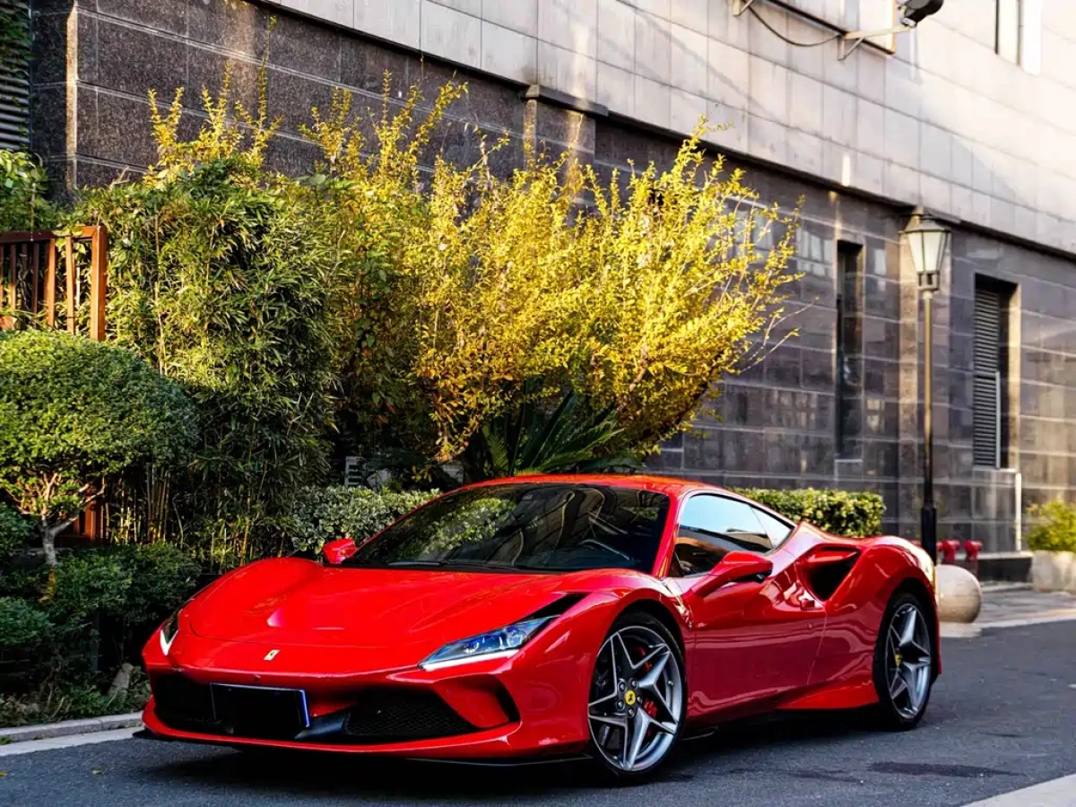 FERRARI F8