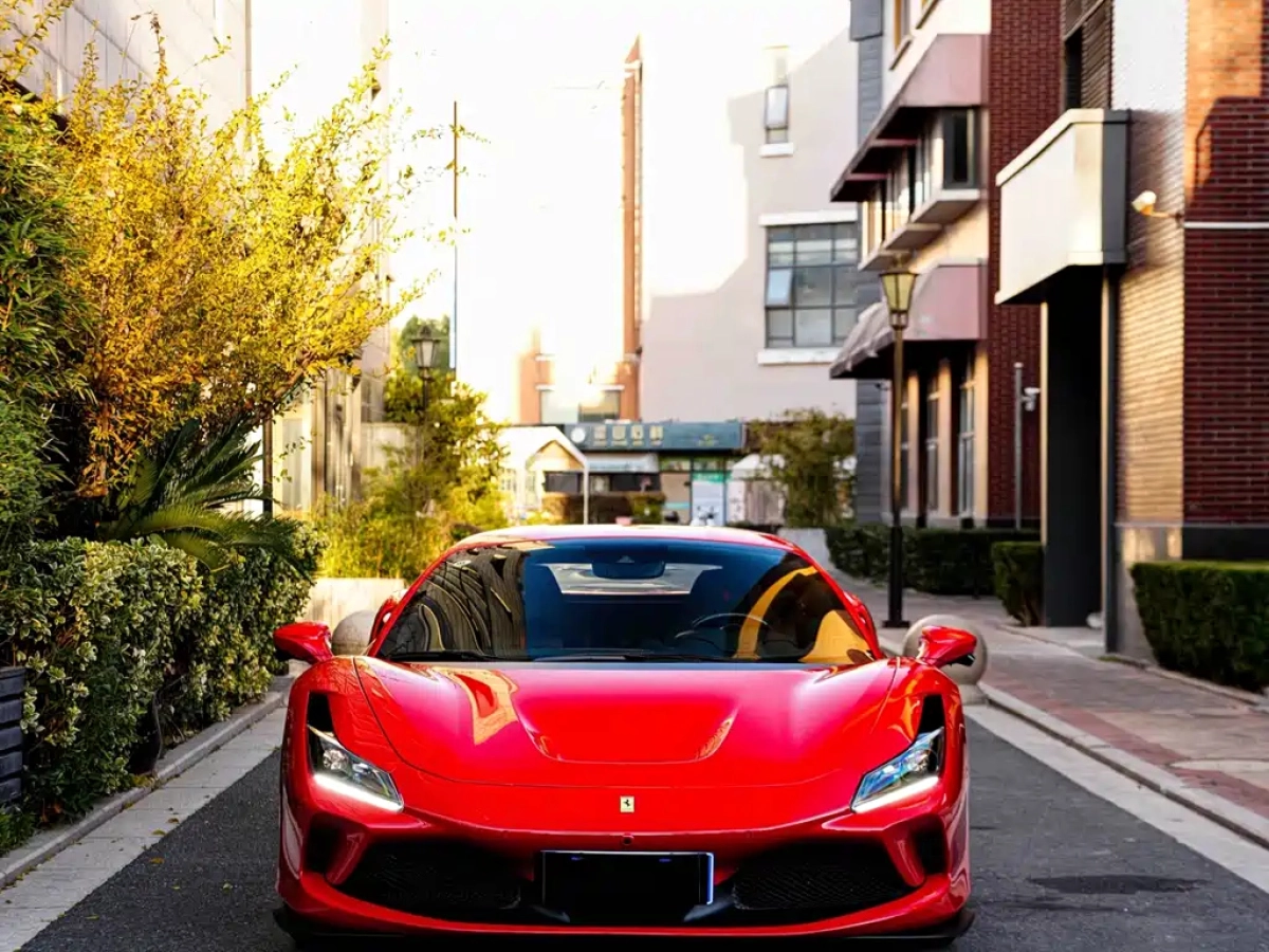 FERRARI F8
