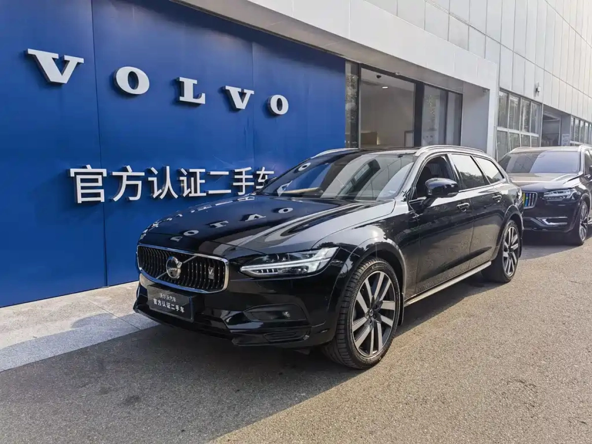 VOLVO V90  2022