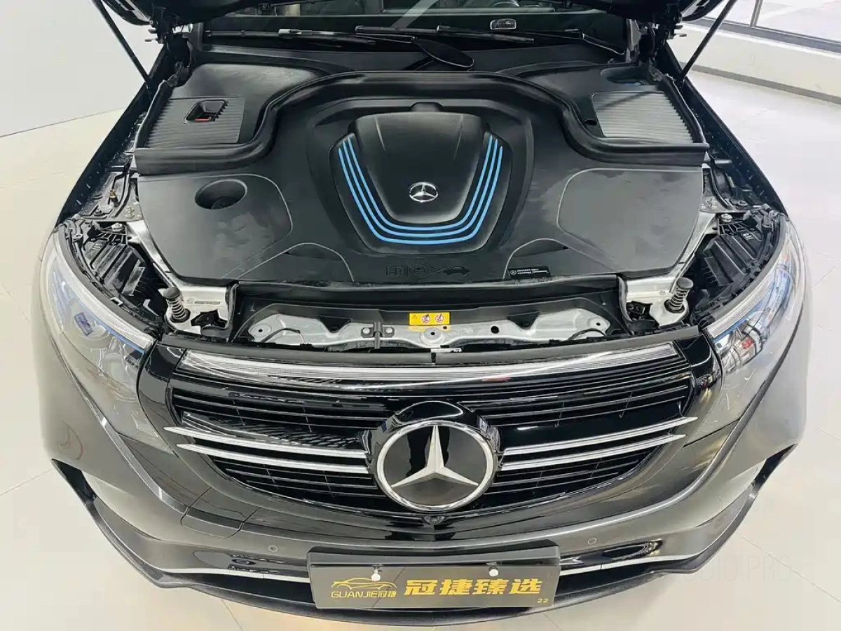 MERCEDES BENZ EQC