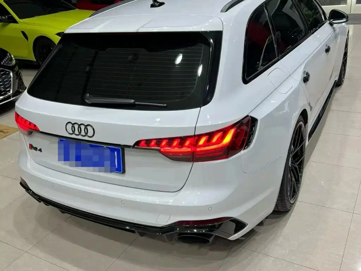AUDI RS 4