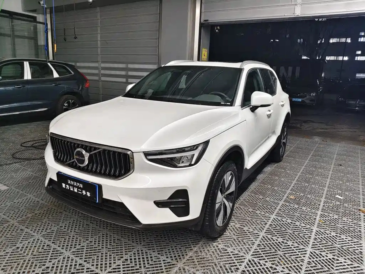 VOLVO XC40