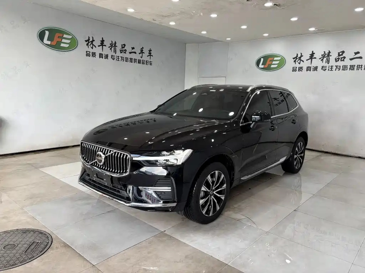 VOLVO XC60  2025