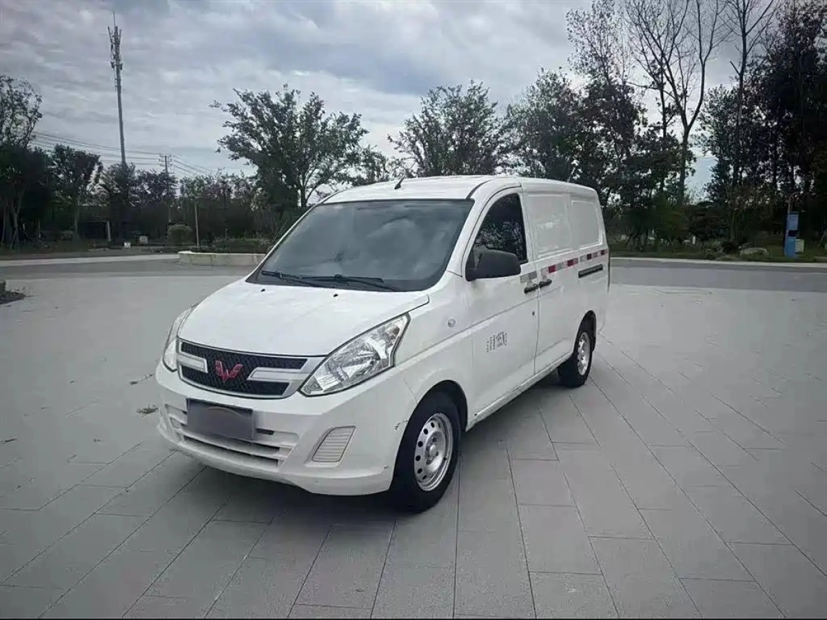 SGMW WULING RONGGUANG V  2019