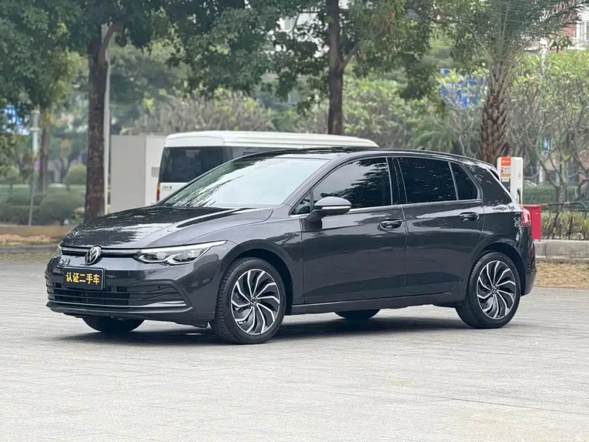 VOLKSWAGEN GOLF  2022