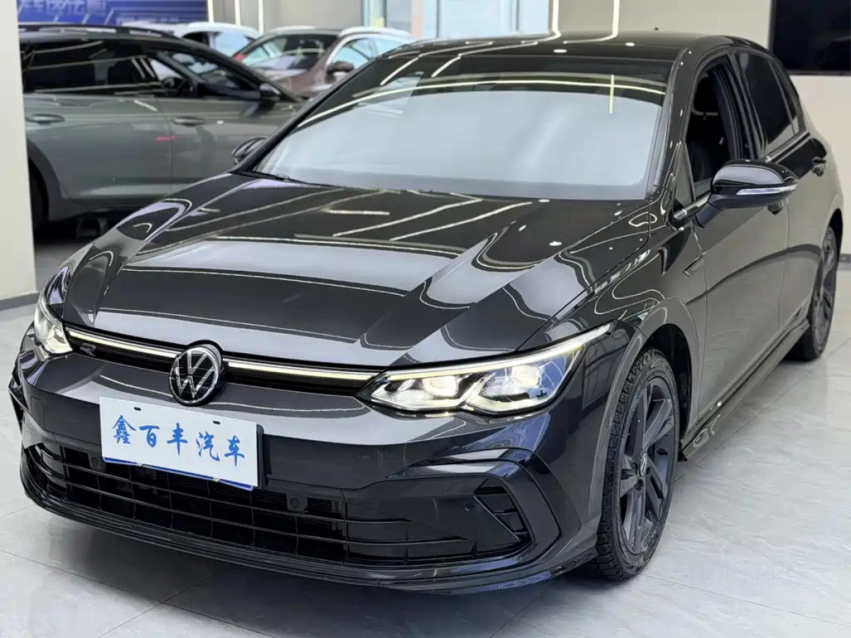 VOLKSWAGEN GOLF  2023