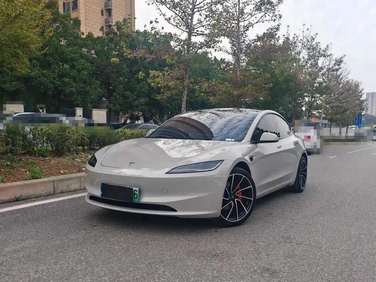 TESLA MODEL 3