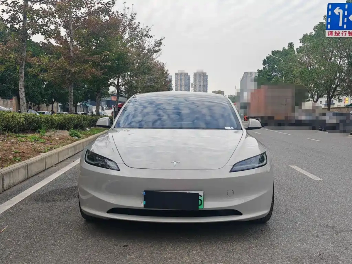 TESLA MODEL 3