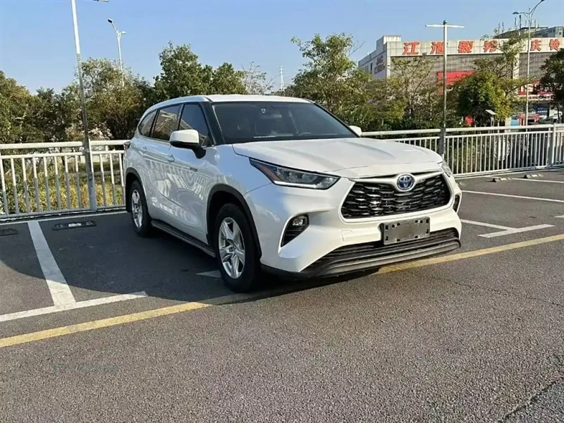 TOYOTA HIGHLANDER