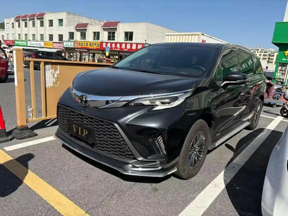 TOYOTA GRANVIA  2024