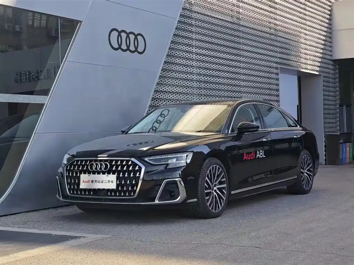 AUDI A8  2024
