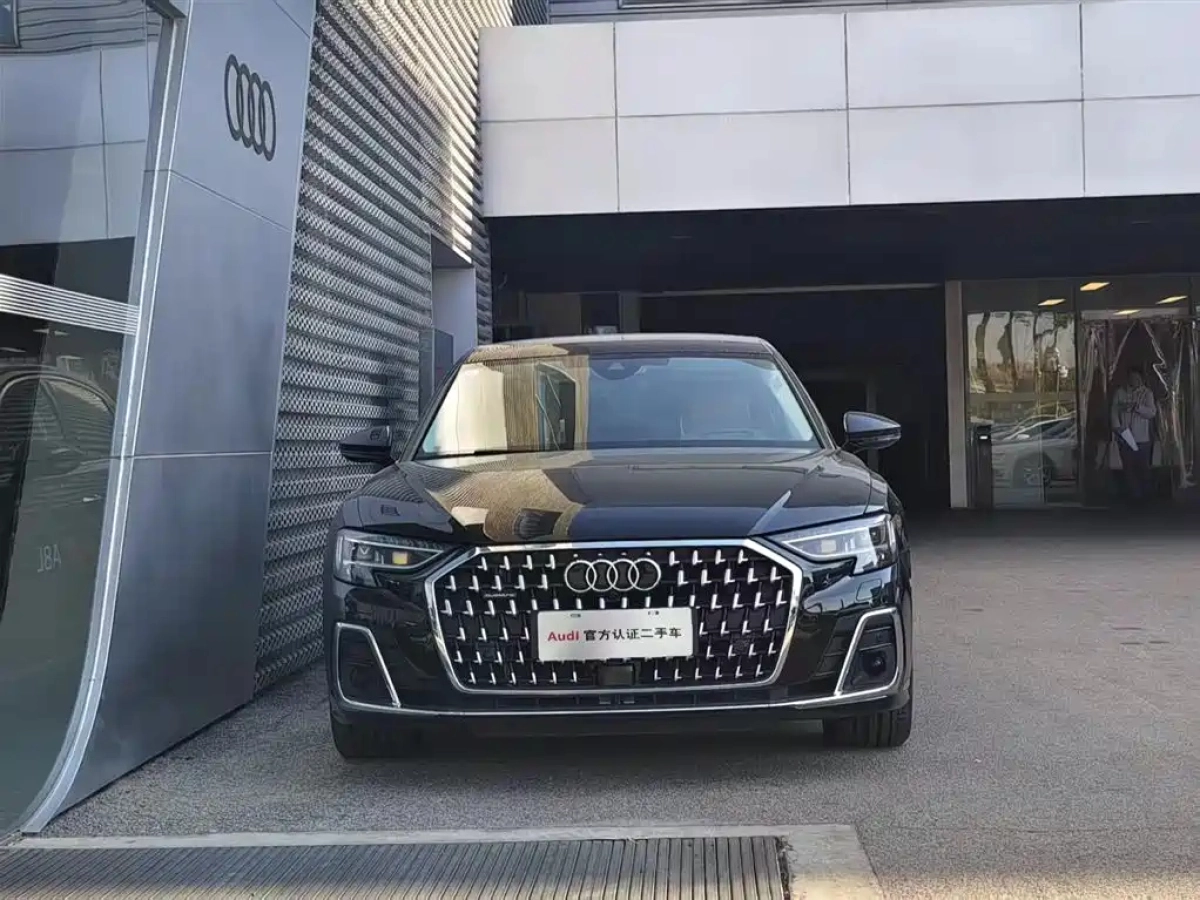 AUDI A8