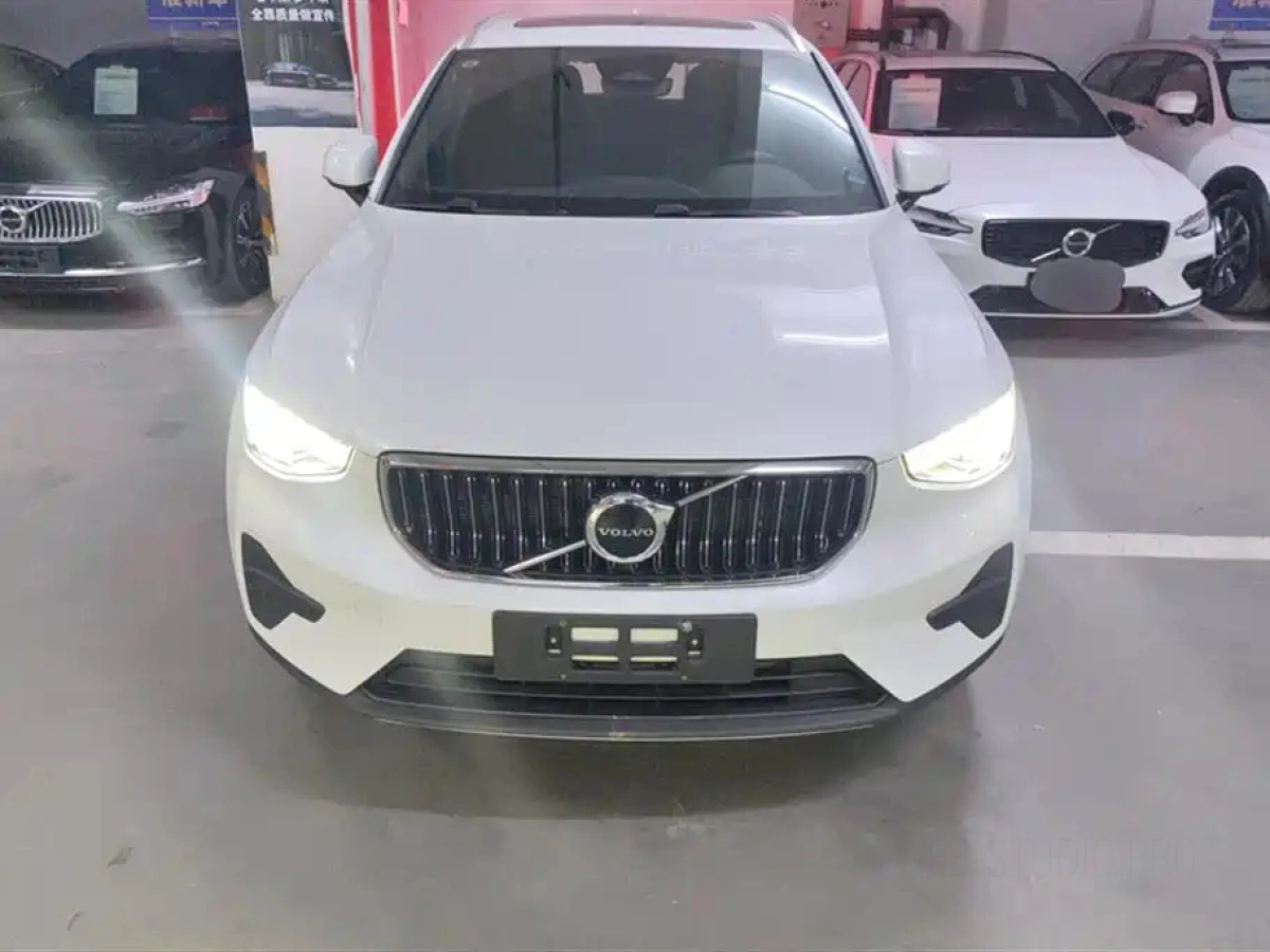 VOLVO XC40