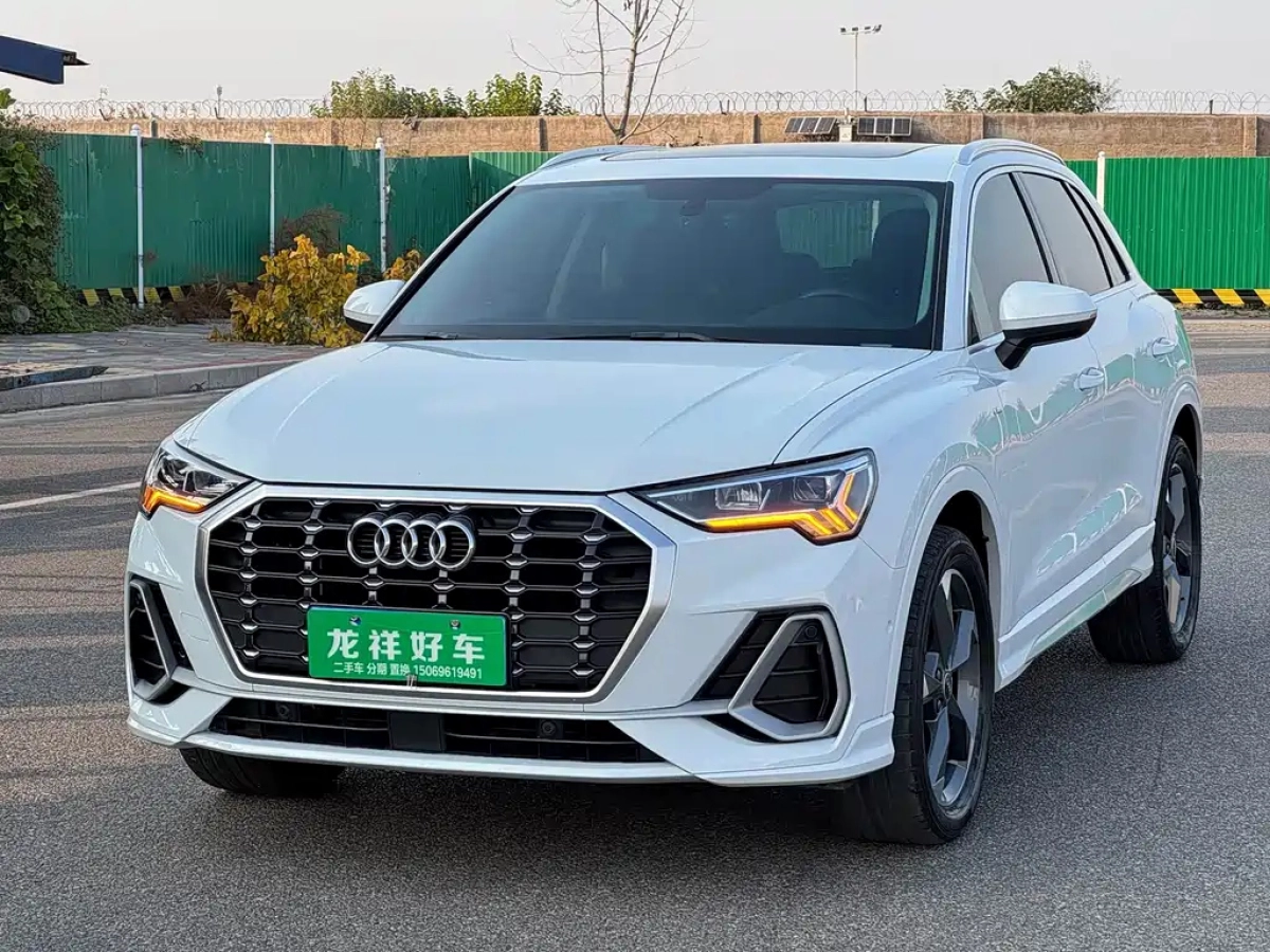 AUDI Q3