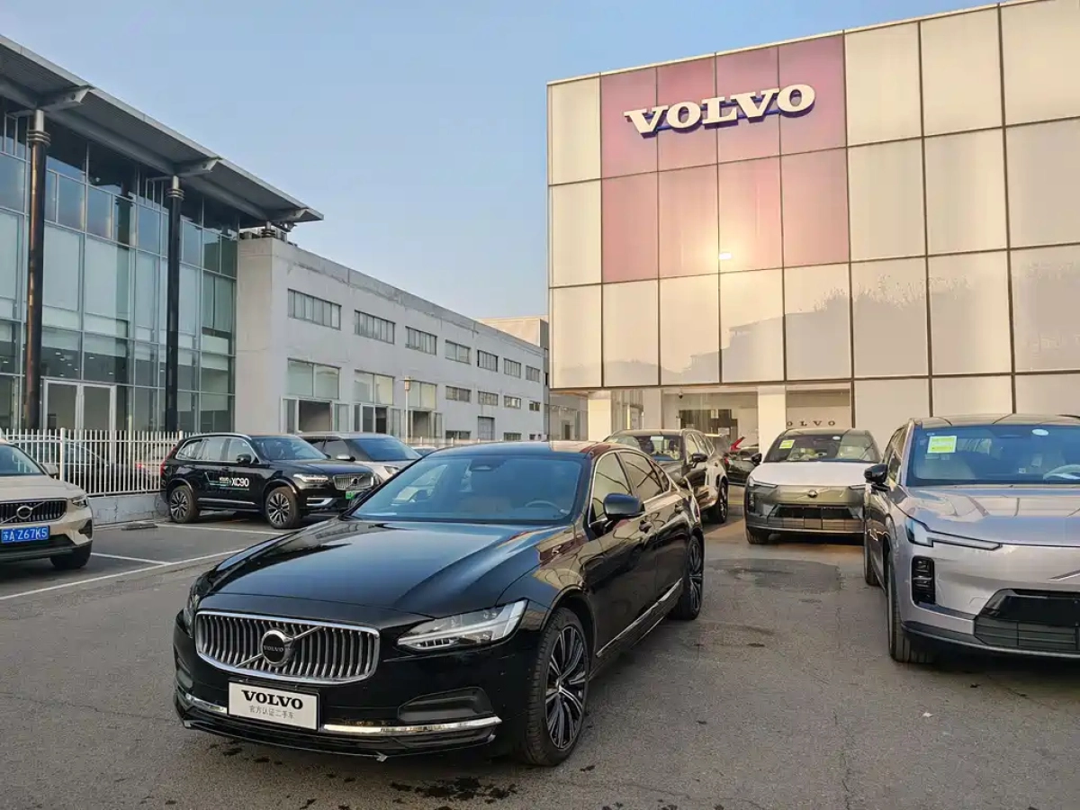 VOLVO S90