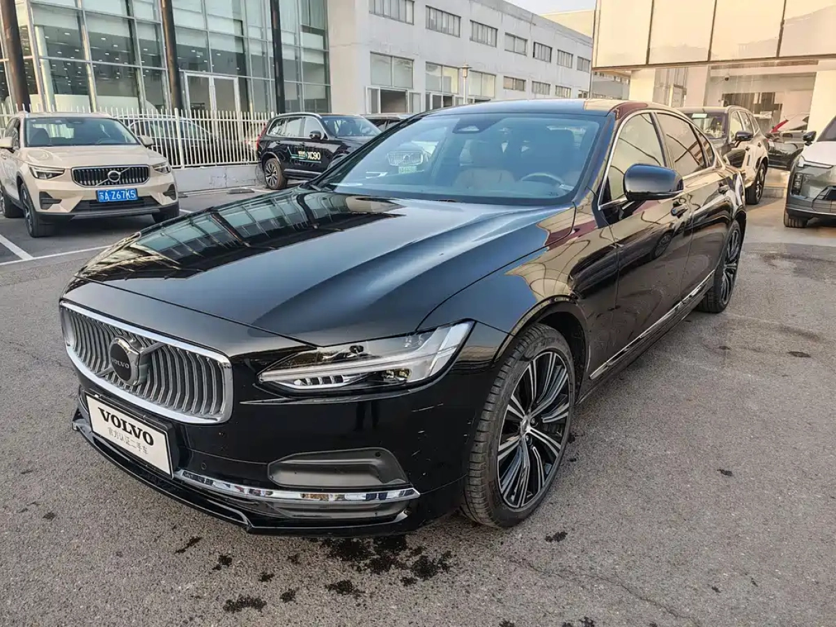 VOLVO S90