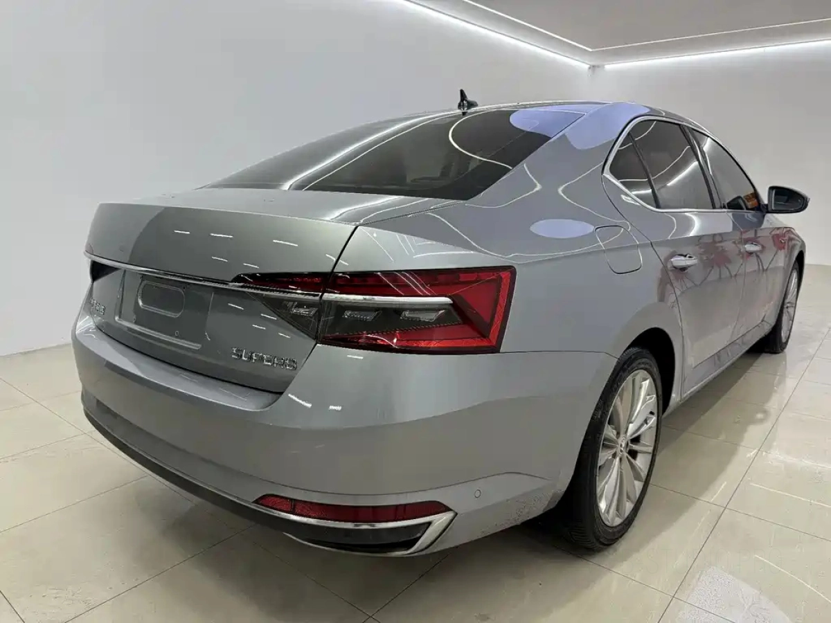 SKODA SUPERB