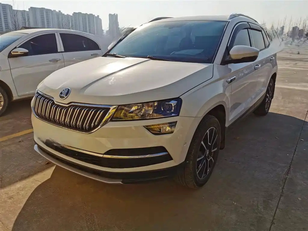 SKODA KAROQ  2021