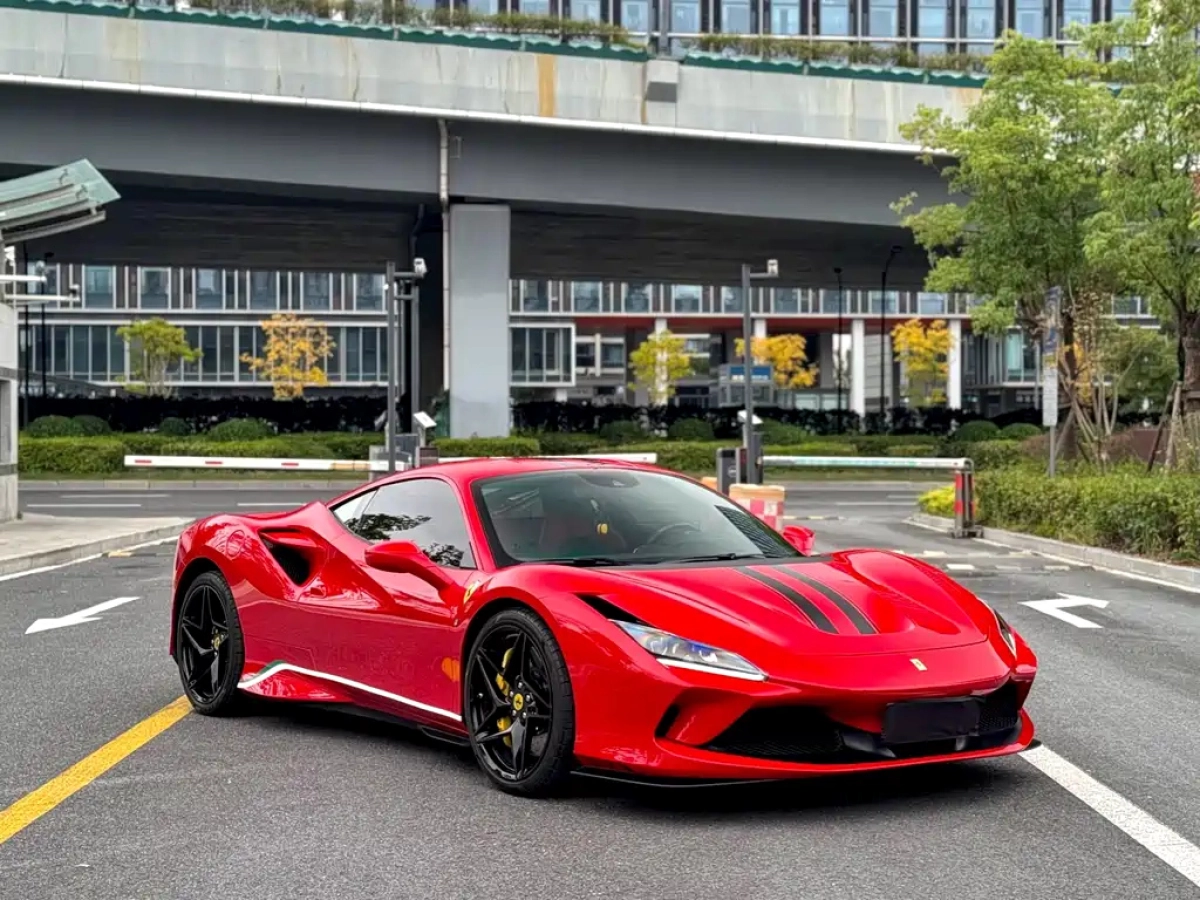 FERRARI F8