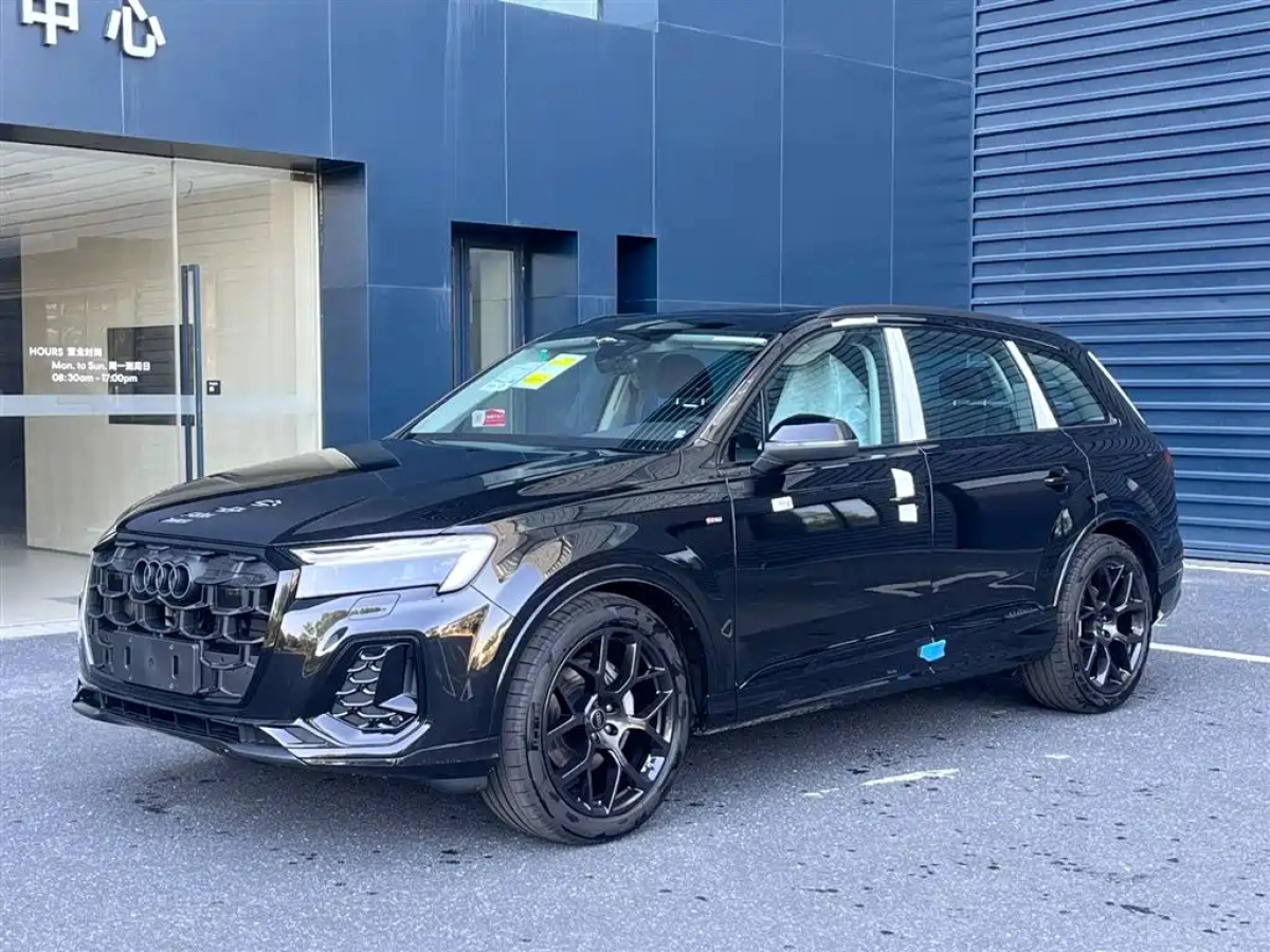 AUDI Q7  2025
