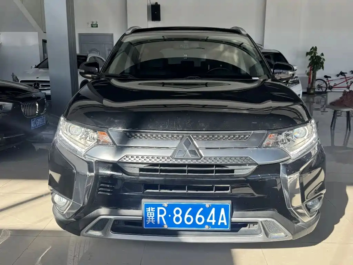 MITSUBISHI OUTLANDER