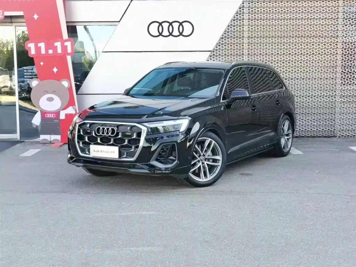 AUDI Q7  2025