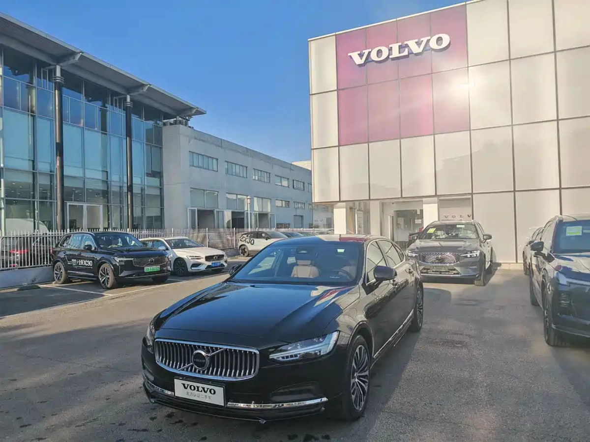 VOLVO S90