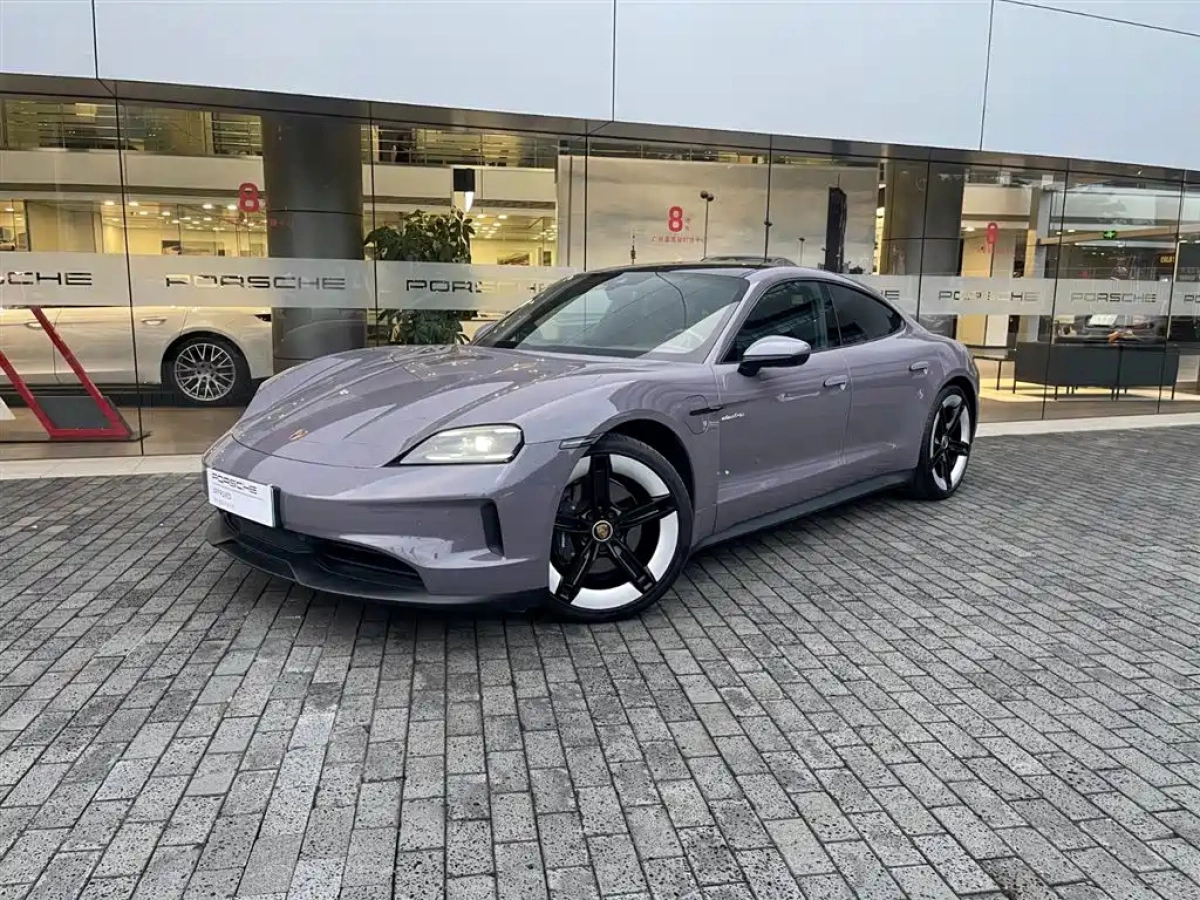 PORSCHE TAYCAN