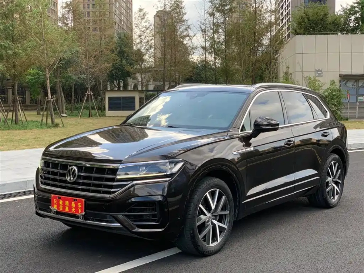 VOLKSWAGEN TOUAREG