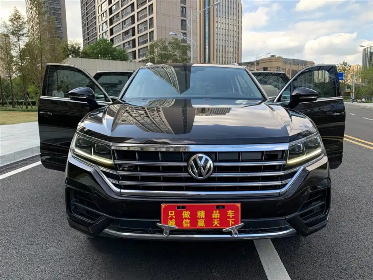 VOLKSWAGEN TOUAREG