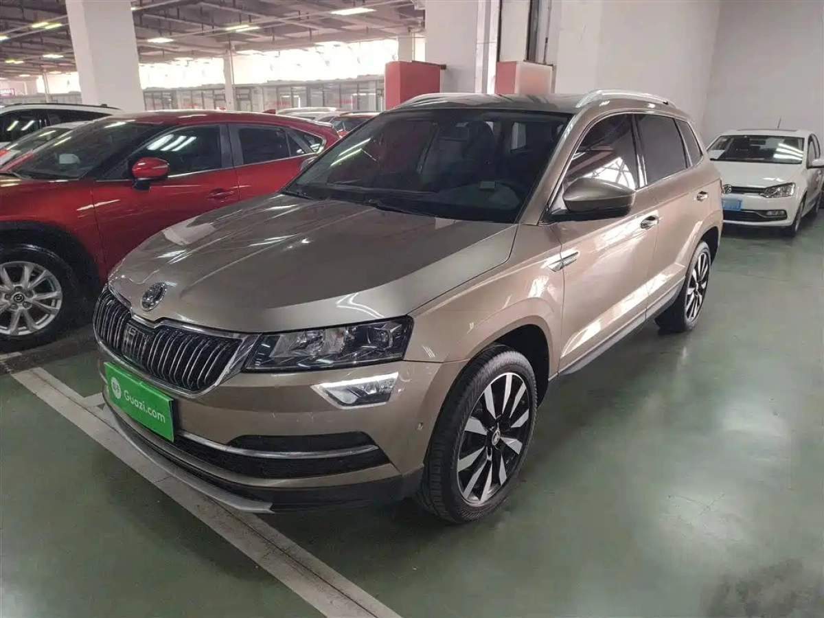 SKODA KAROQ  2021