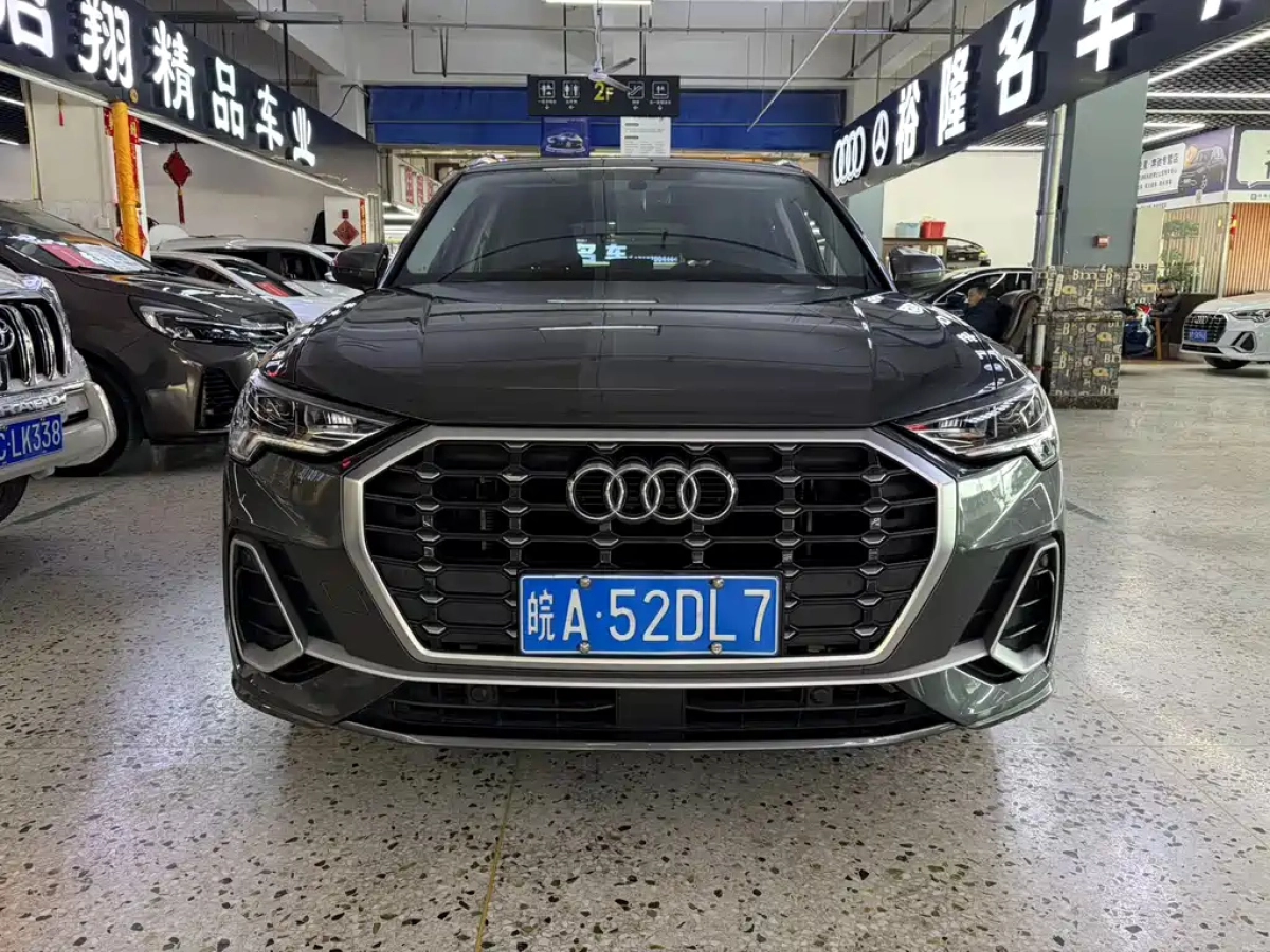 AUDI Q3