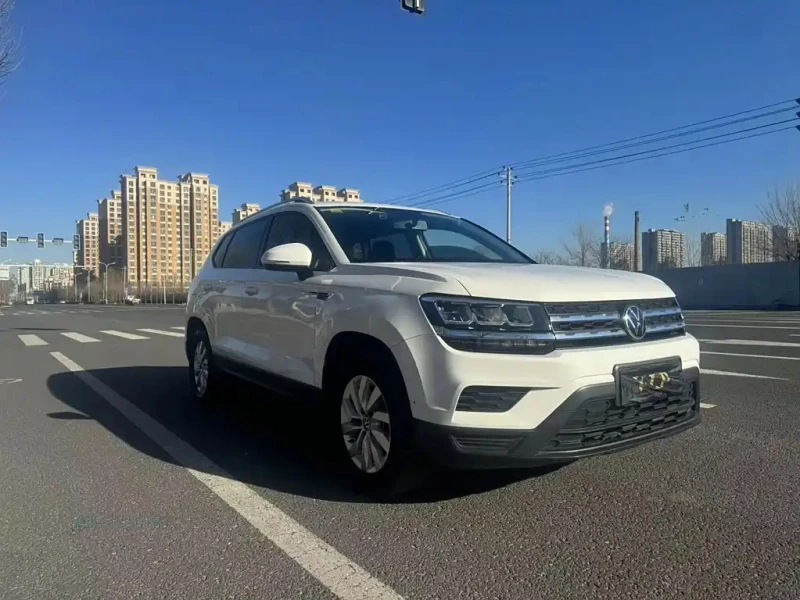 VOLKSWAGEN THARU