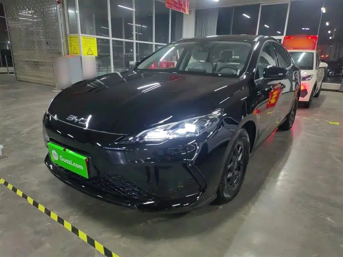 BYD SEAL 05 DM-I  2025