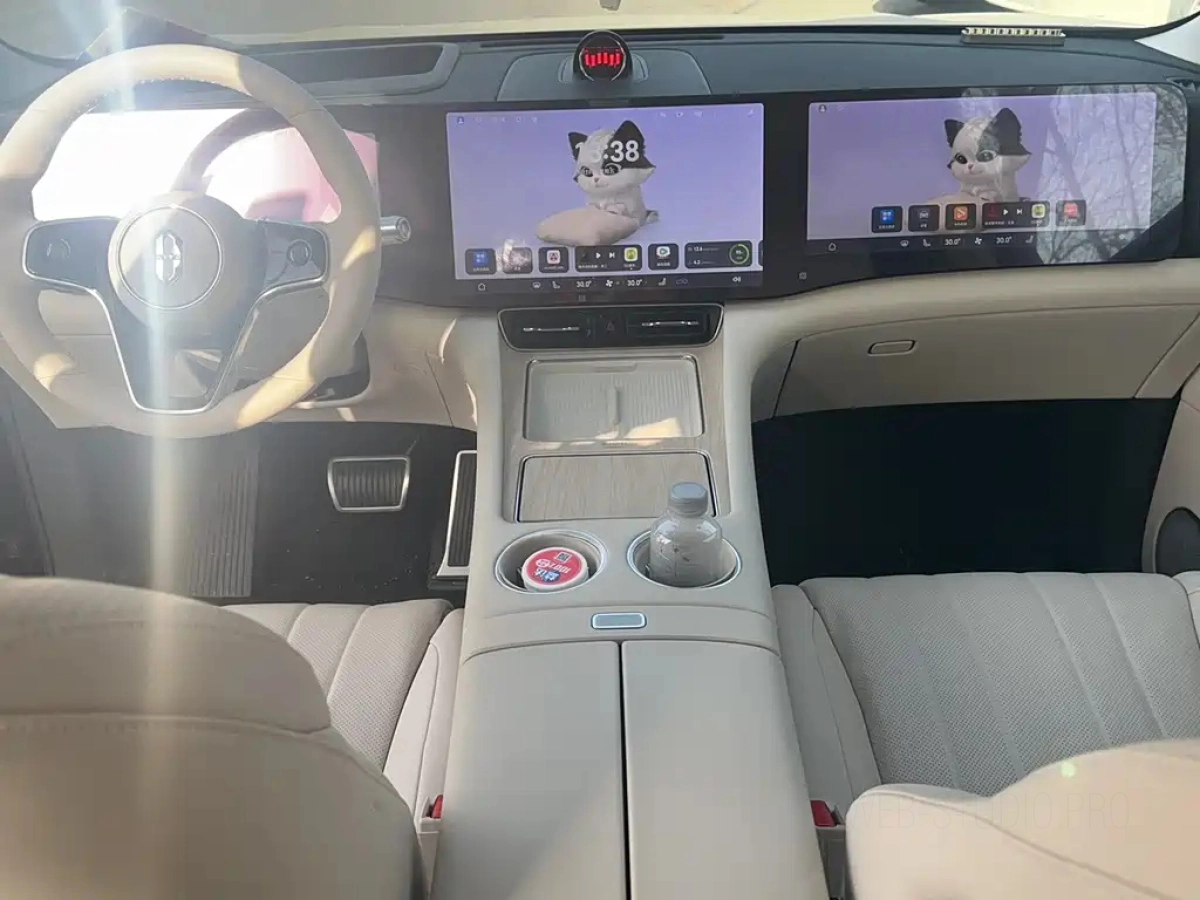 HUAWEI HARMON AITO M8