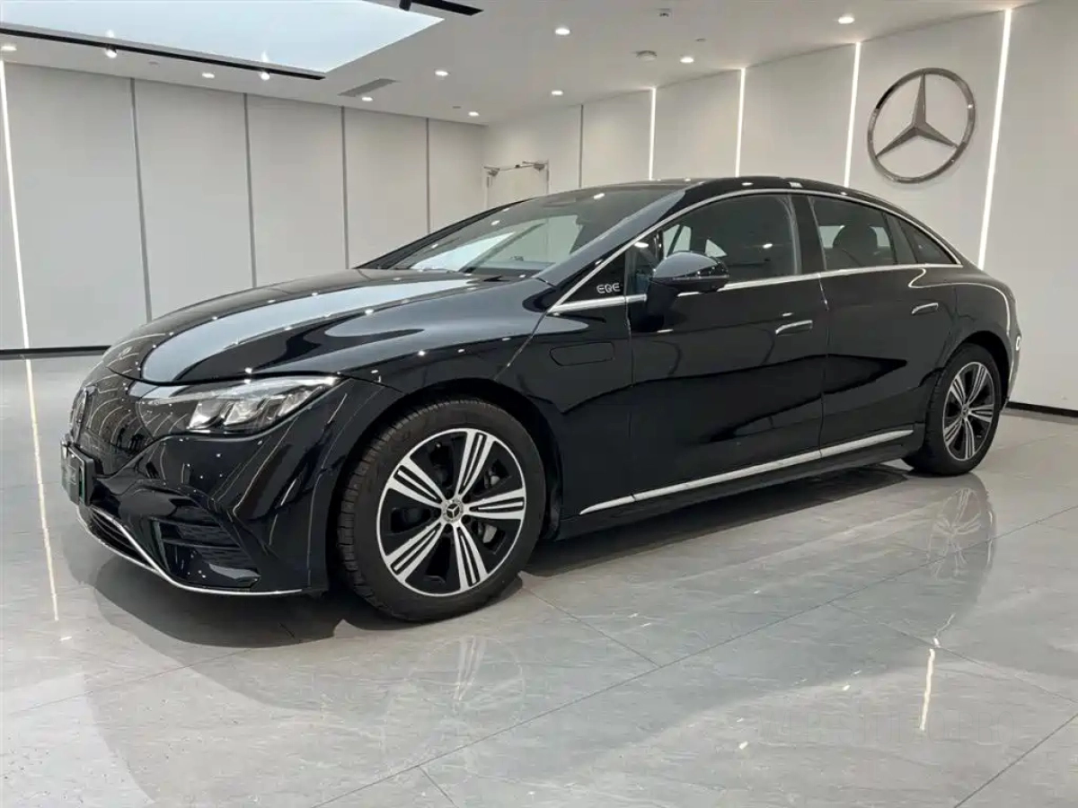 MERCEDES BENZ EQE  2025