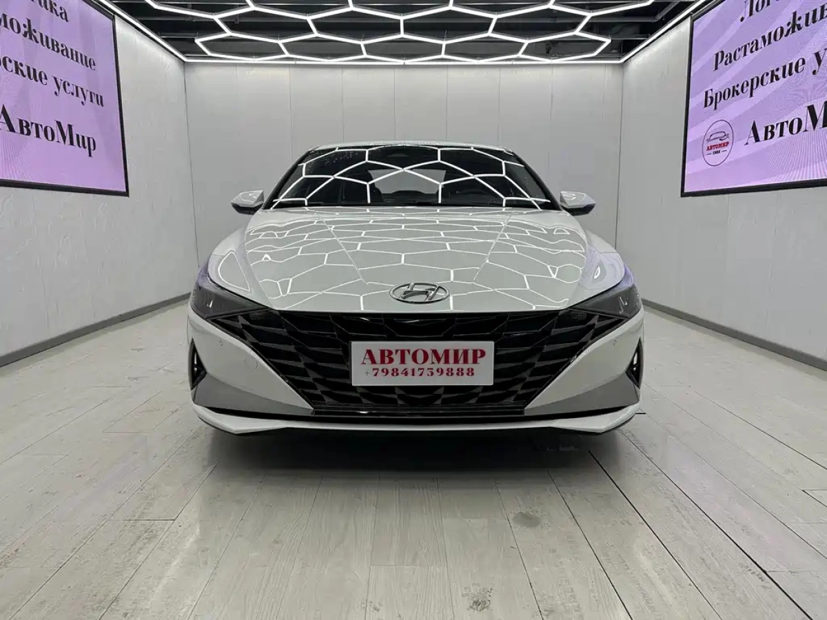 HYUNDAI ELANTRA