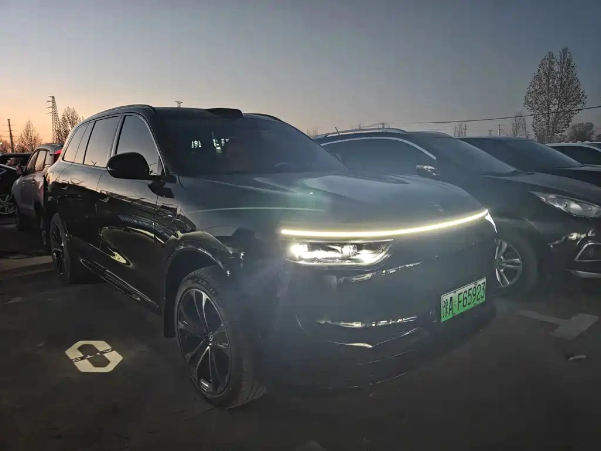 HUAWEI HARMON AITO M8  2025