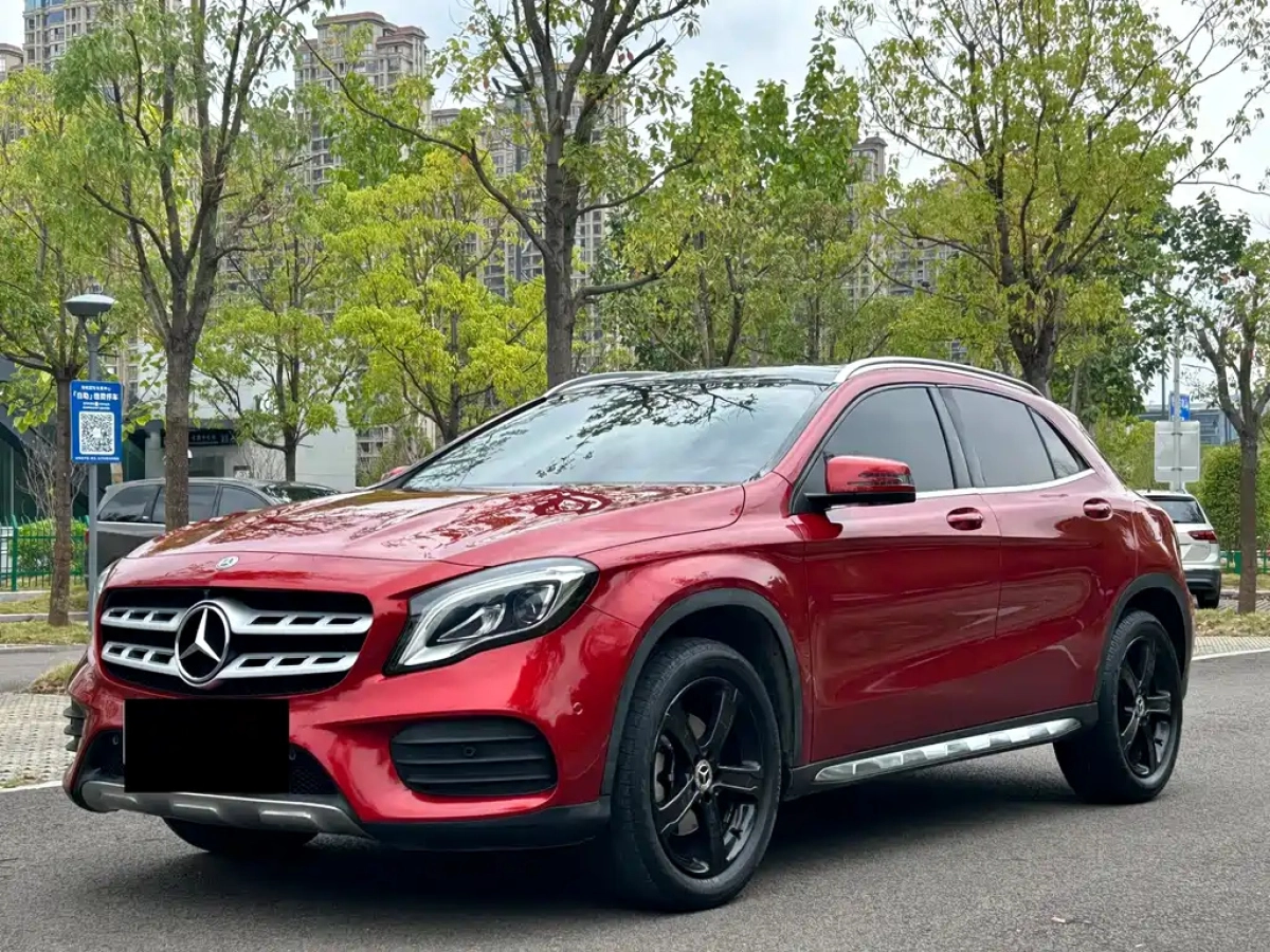 MERCEDES BENZ GLA  2020
