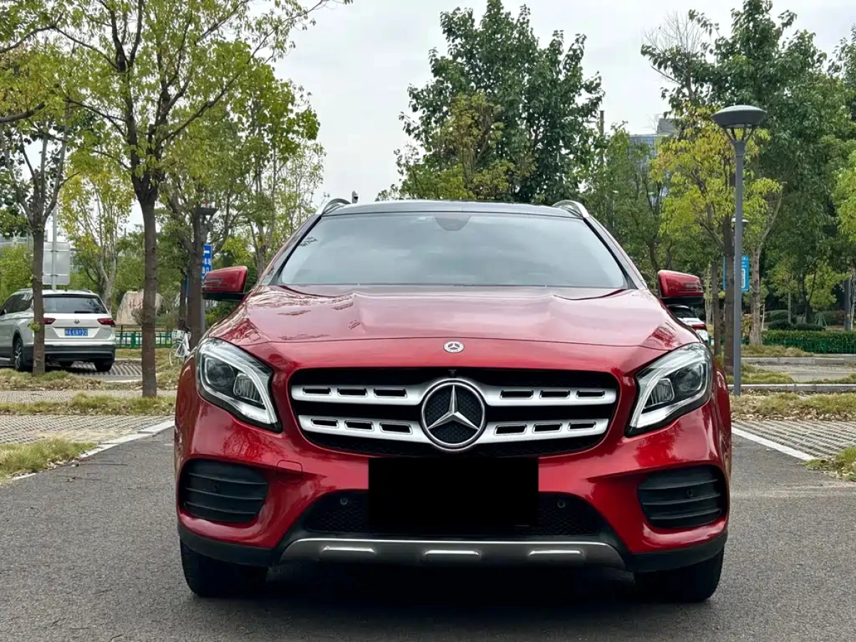 MERCEDES BENZ GLA