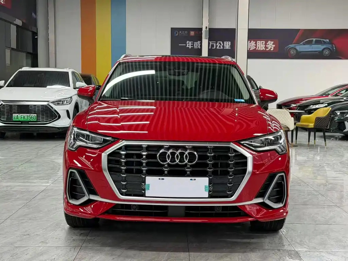 AUDI Q3
