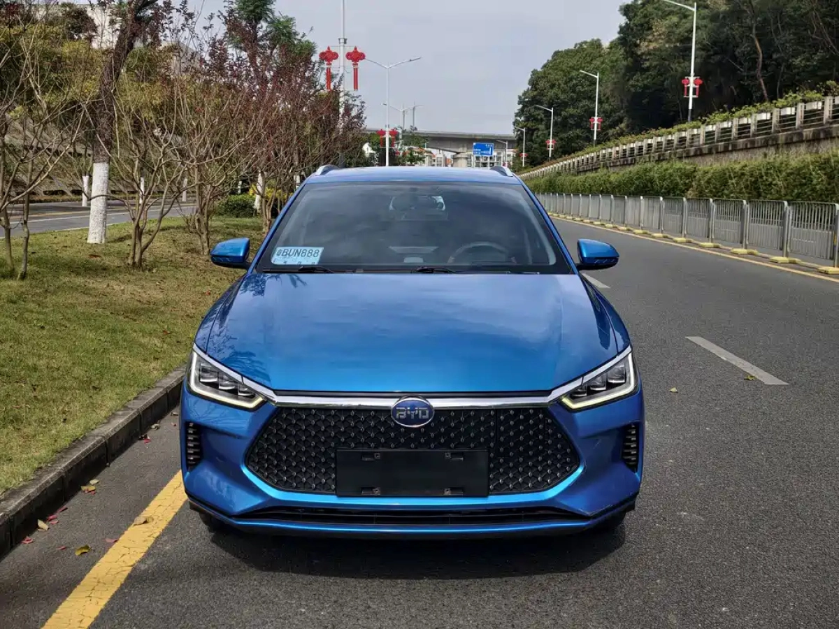 BYD E2