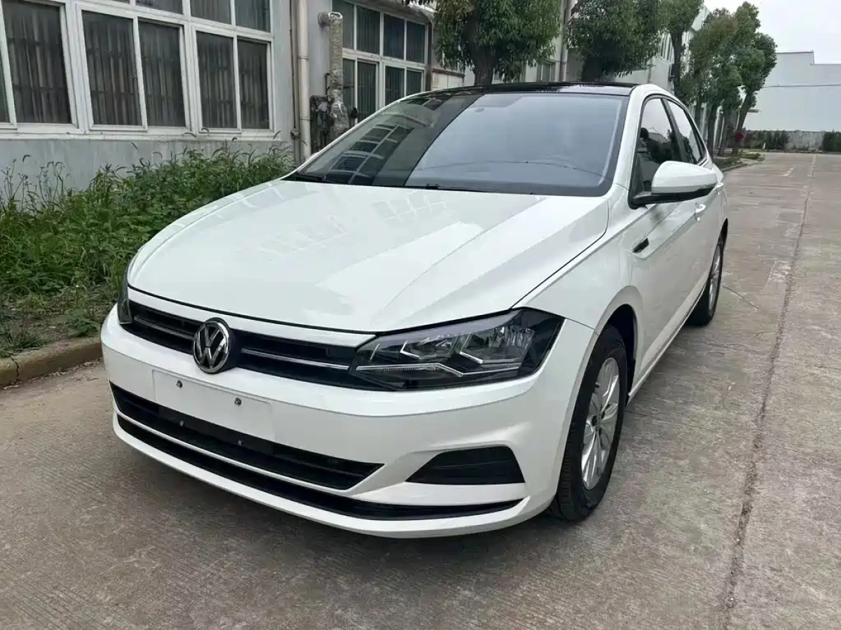 VOLKSWAGEN POLO