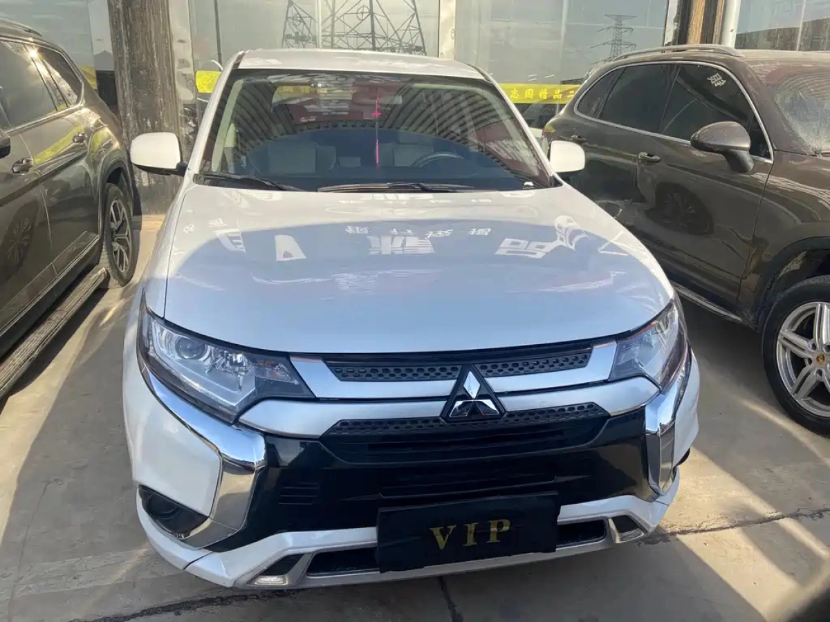 MITSUBISHI OUTLANDER