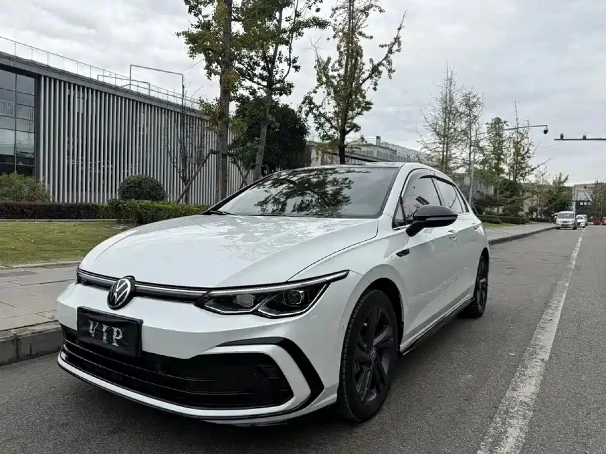 VOLKSWAGEN GOLF  2021